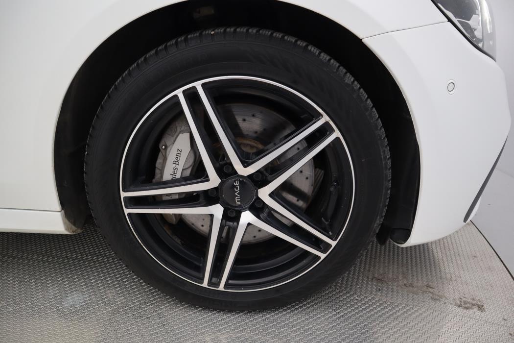 MERCEDES-BENZ E 2022