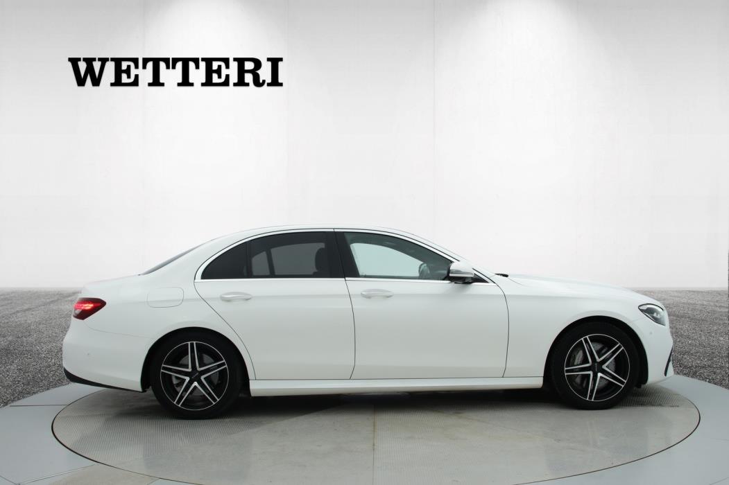 MERCEDES-BENZ E 2022