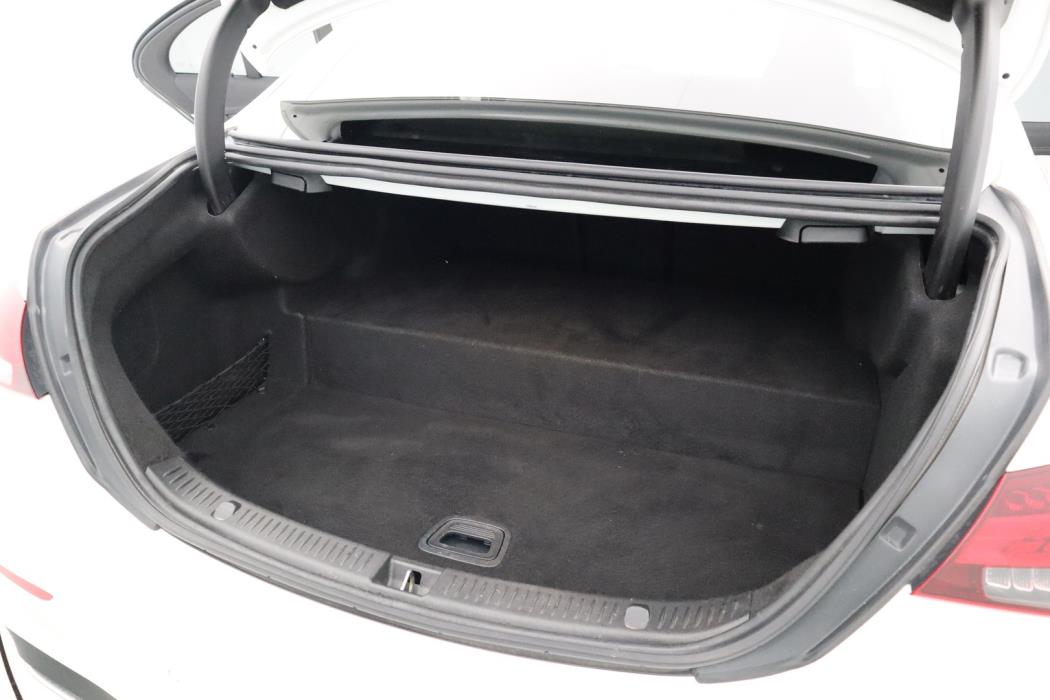 MERCEDES-BENZ E 2022