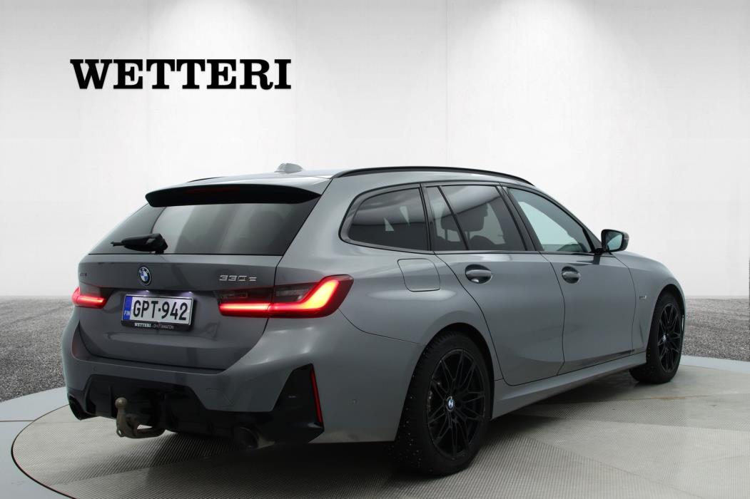 BMW 330 2023