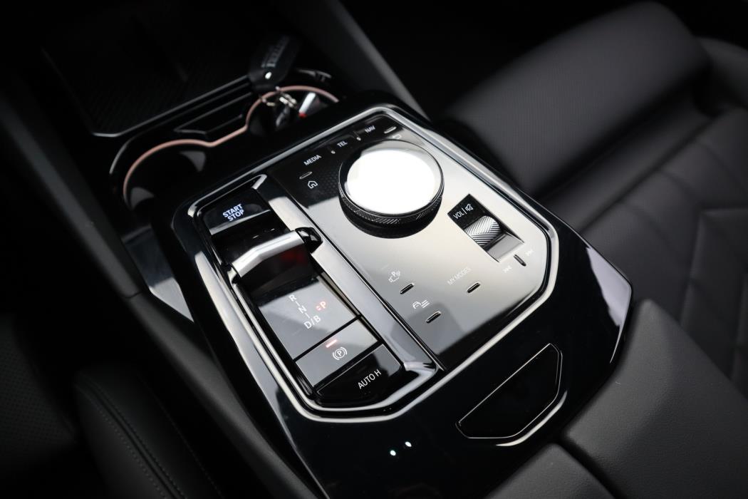 BMW i5 2024