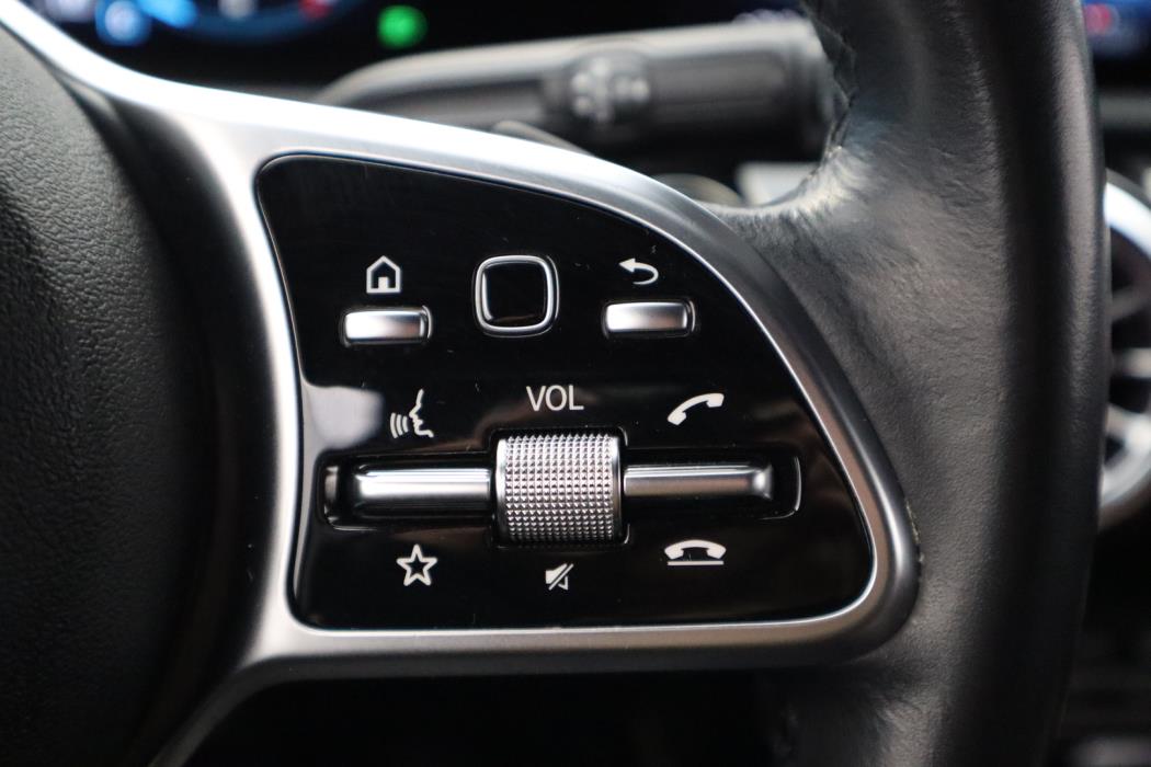 MERCEDES-BENZ A 2019