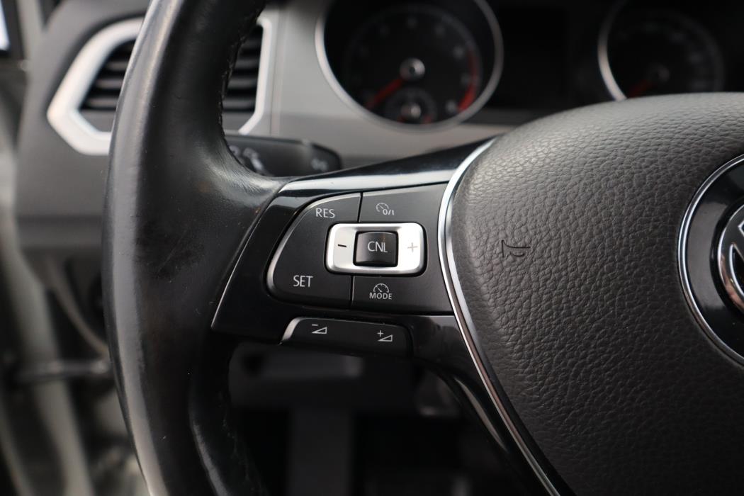 VOLKSWAGEN Golf Sportsvan 2016