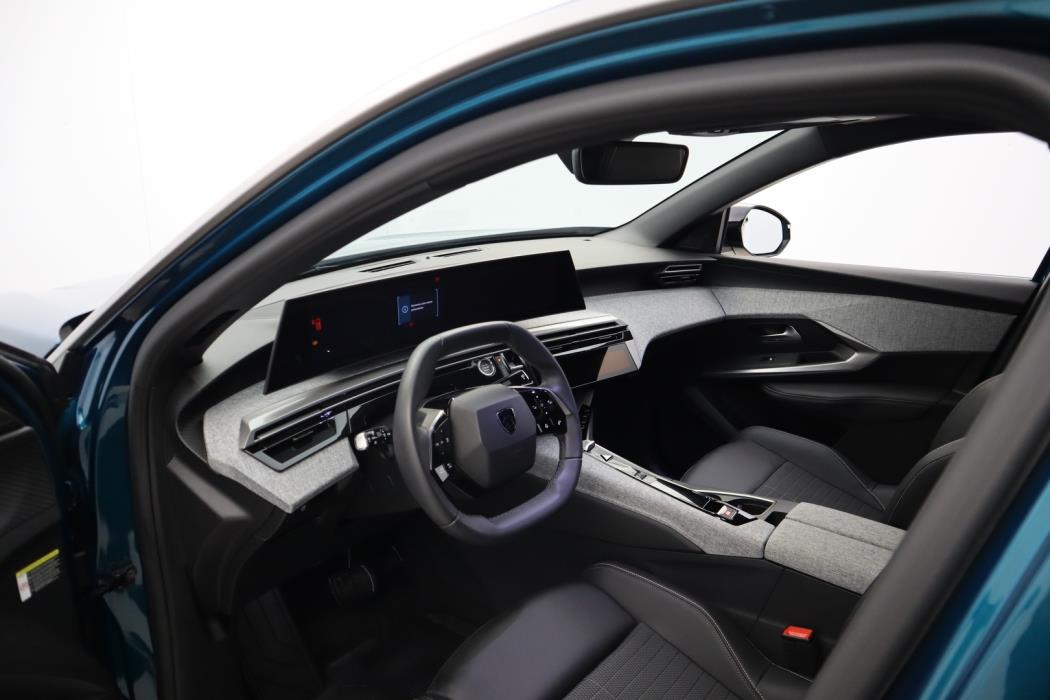 PEUGEOT E-3008 2025