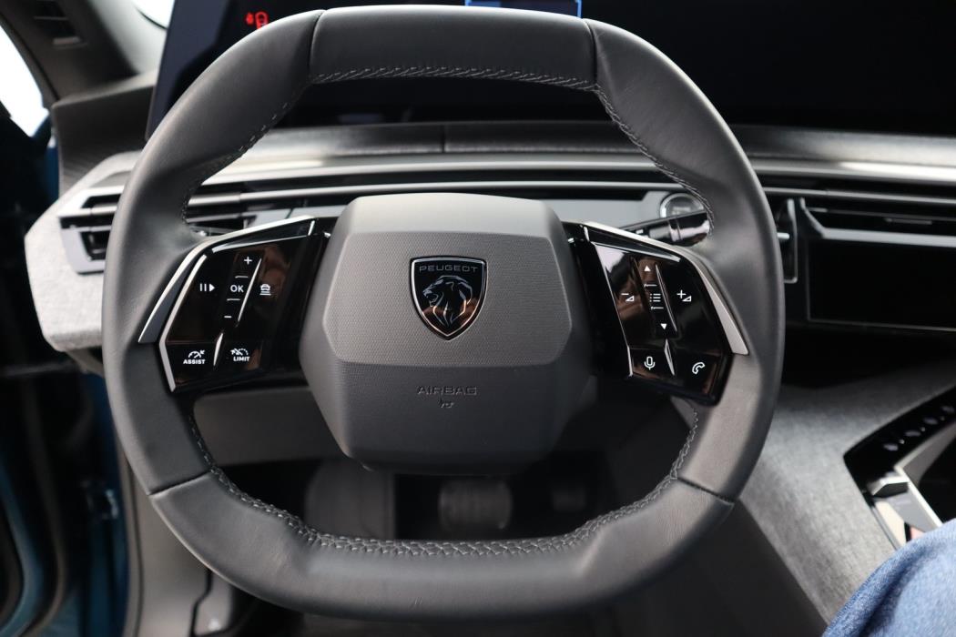 PEUGEOT E-3008 2025