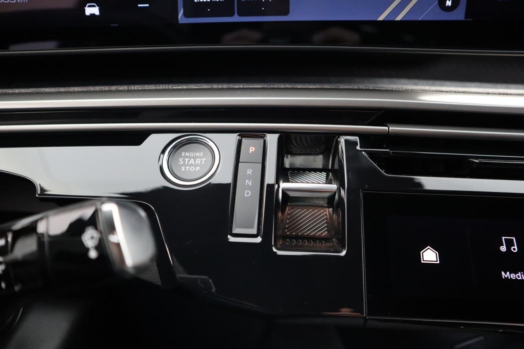 PEUGEOT E-3008 2025