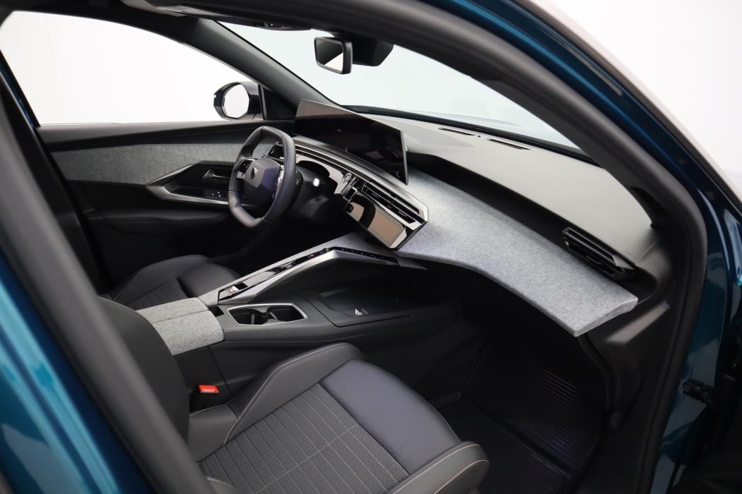 PEUGEOT E-3008 2025