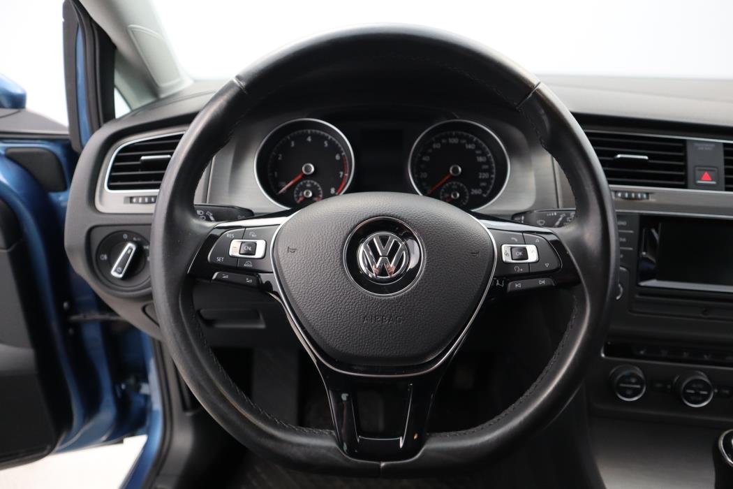 VOLKSWAGEN Golf 2013