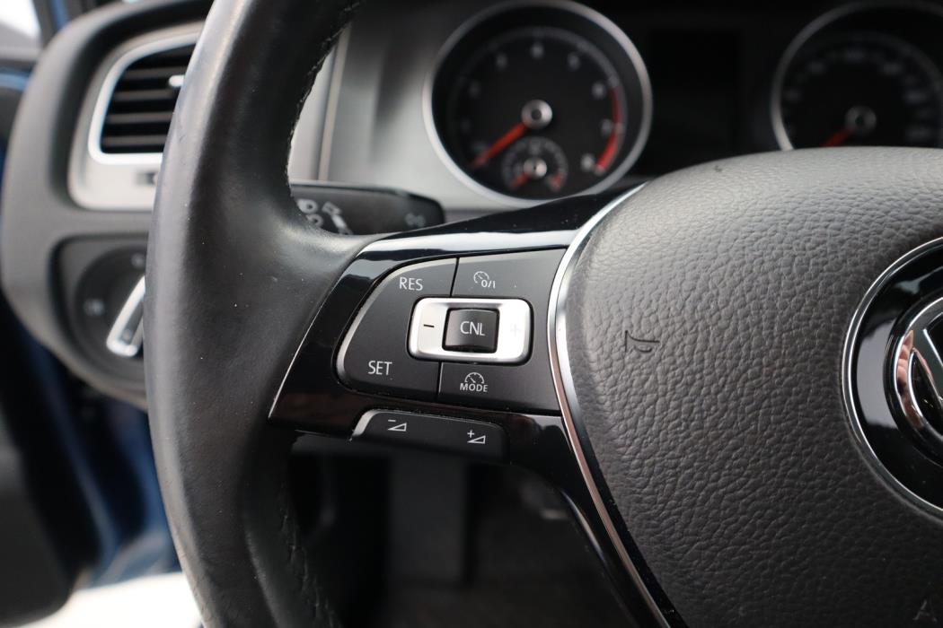 VOLKSWAGEN Golf 2013