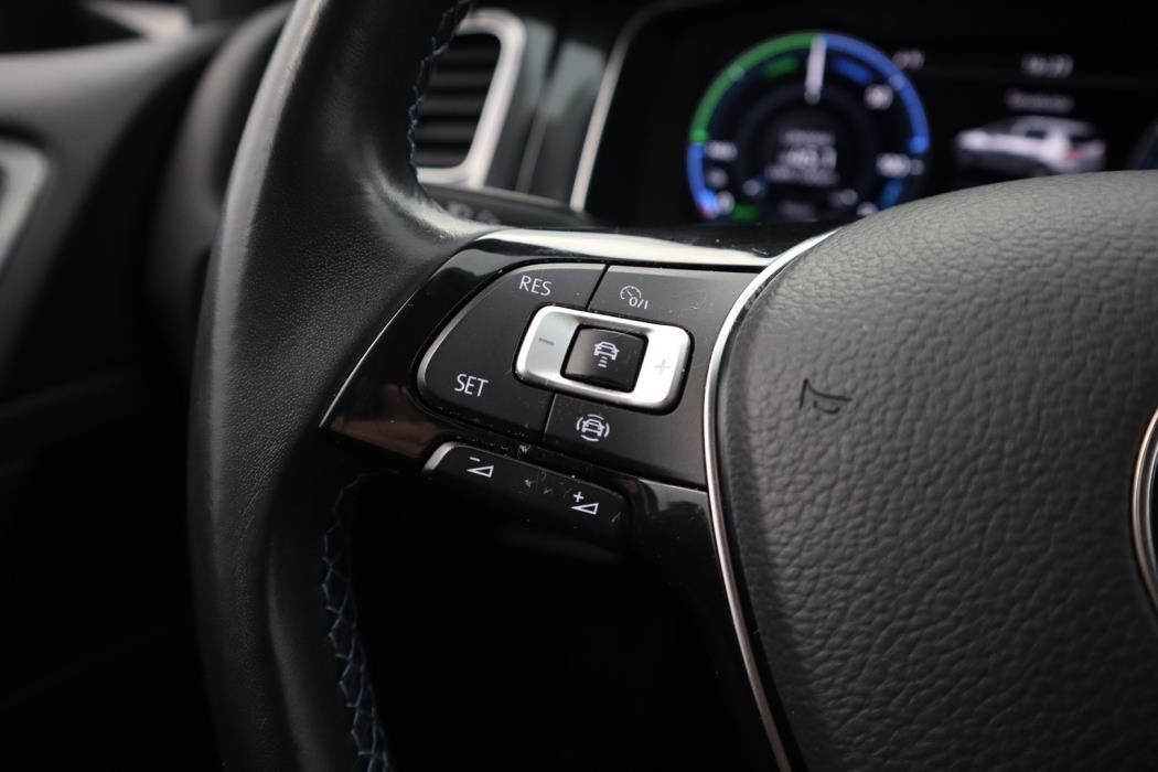 VOLKSWAGEN Golf 2020