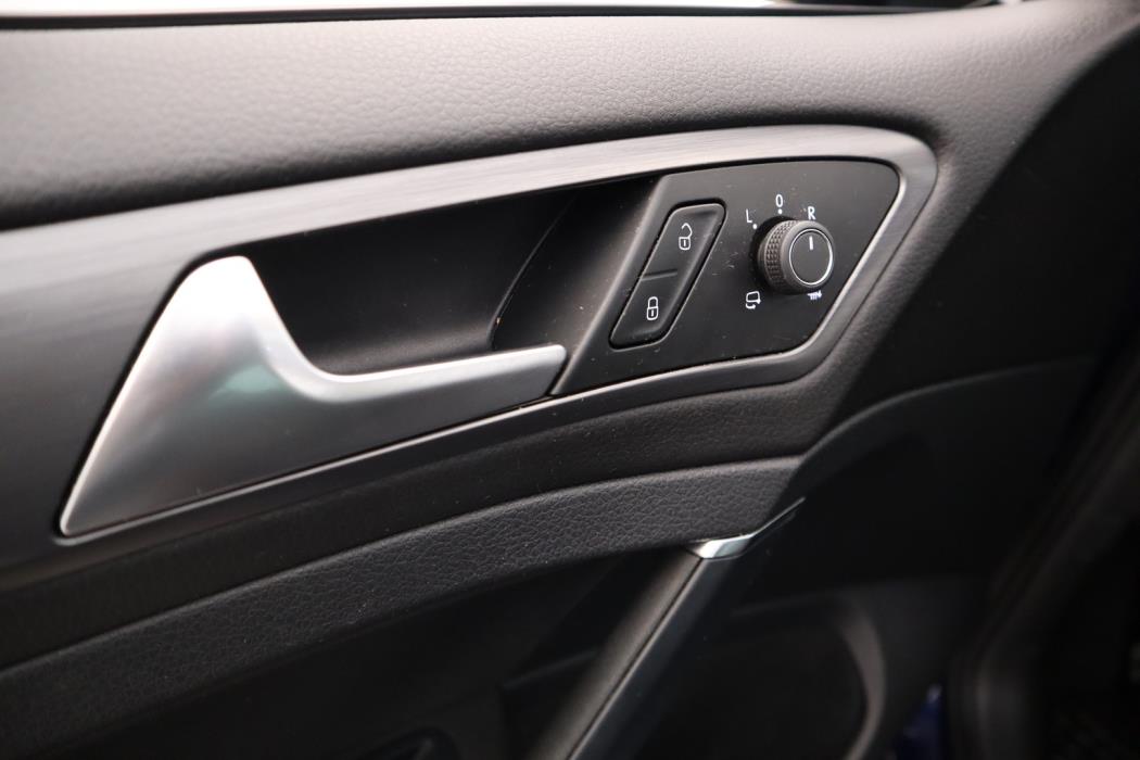 VOLKSWAGEN Golf 2020