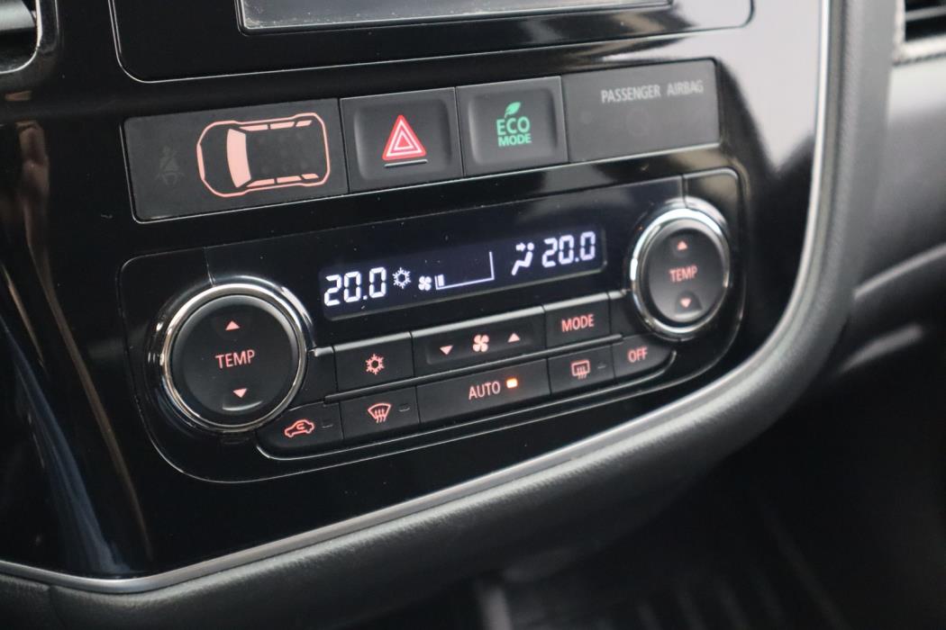MITSUBISHI Outlander 2015