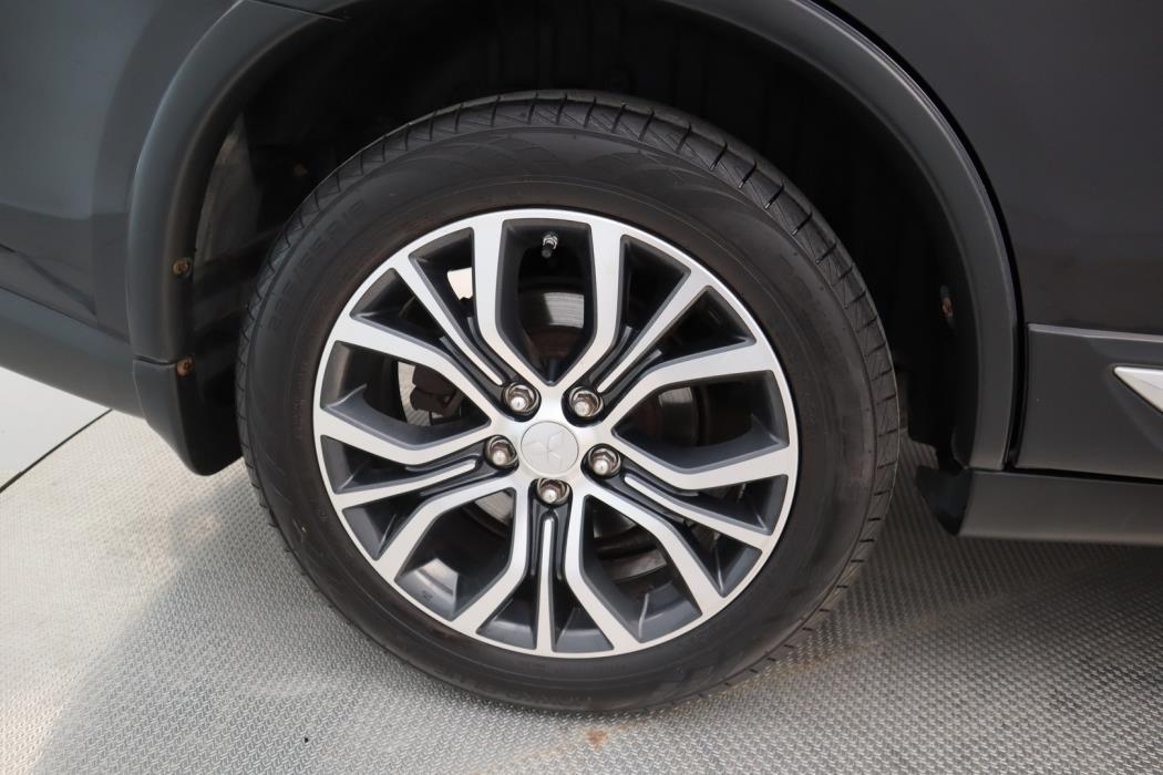 MITSUBISHI Outlander 2015