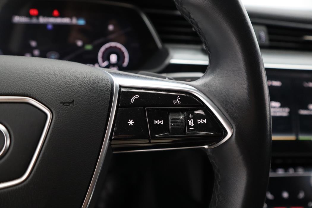 AUDI e-tron 2022