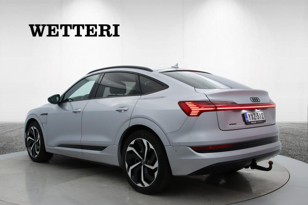AUDI e-tron 2022