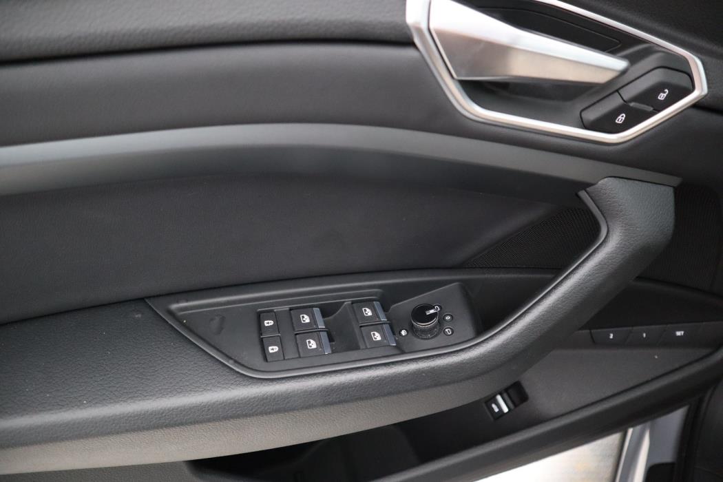 AUDI e-tron 2022