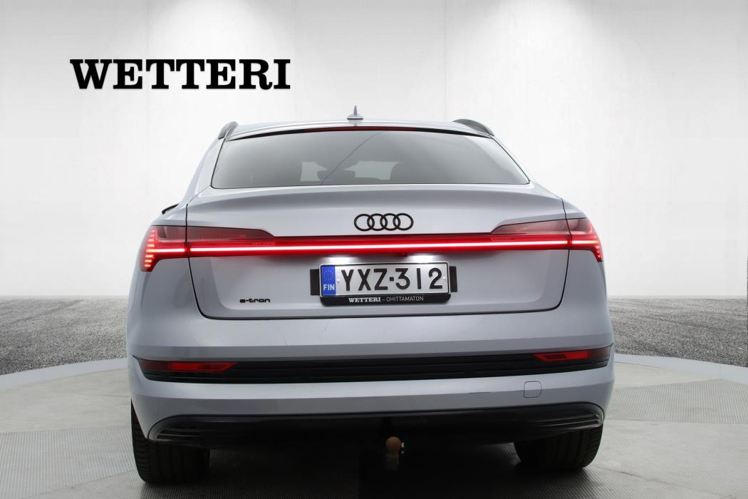 AUDI e-tron 2022