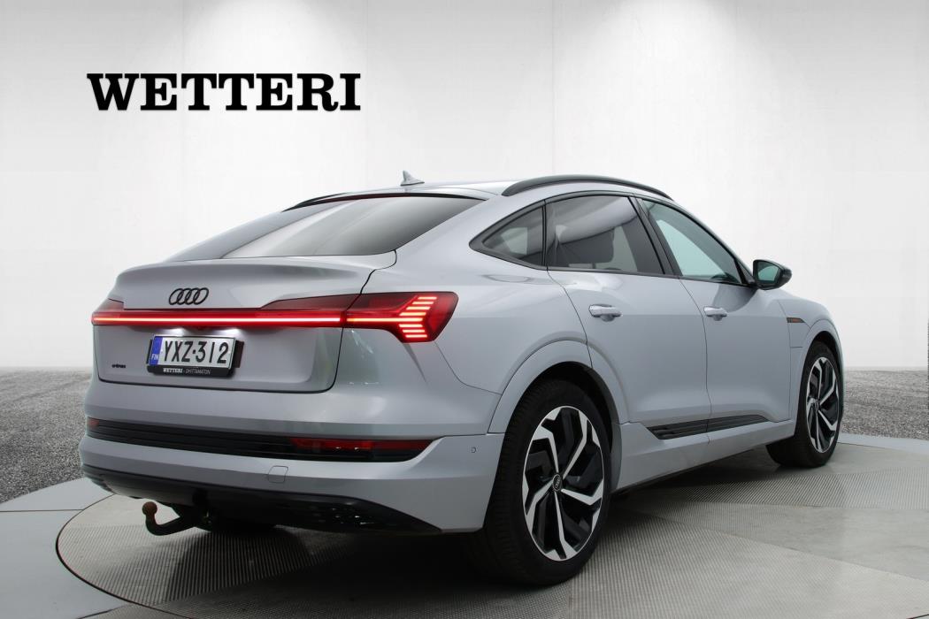 AUDI e-tron 2022