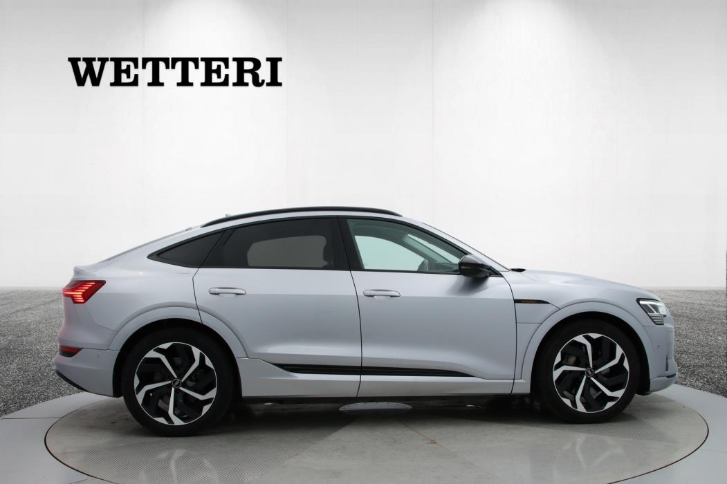 AUDI e-tron 2022
