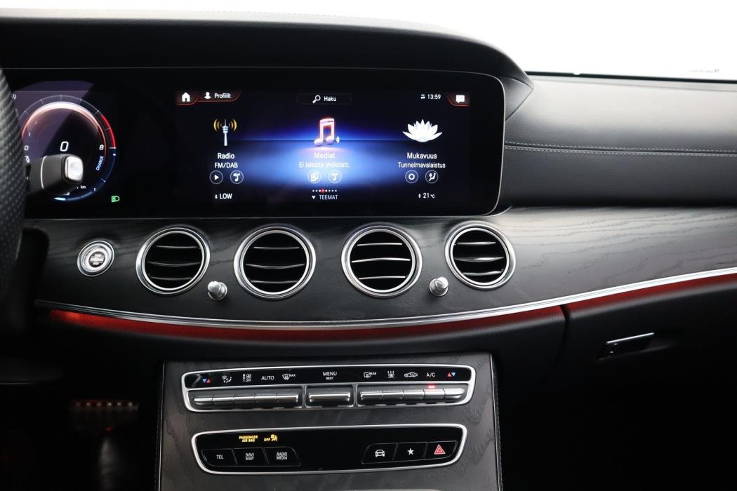 MERCEDES-BENZ E 2022