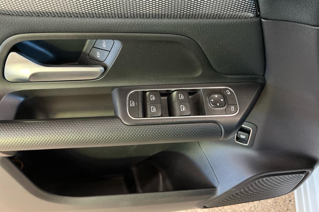 MERCEDES-BENZ B 2019