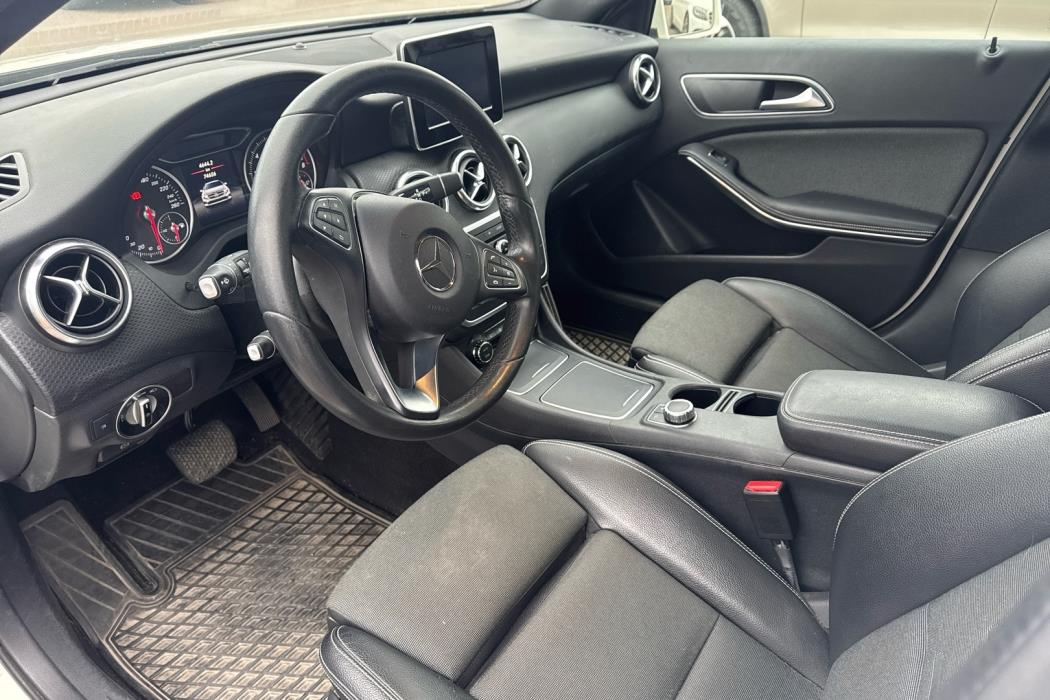 MERCEDES-BENZ A 2017