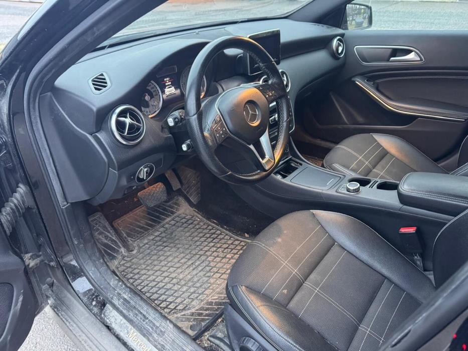 MERCEDES-BENZ A 2015