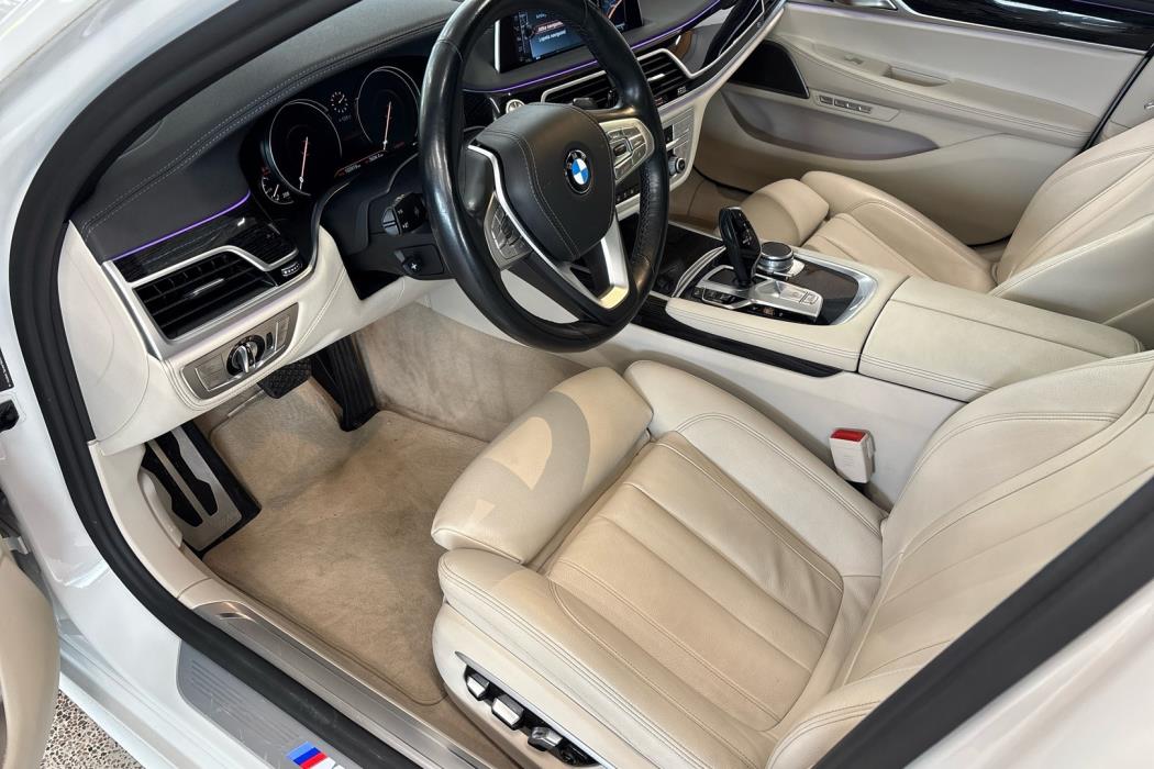BMW 740 2016