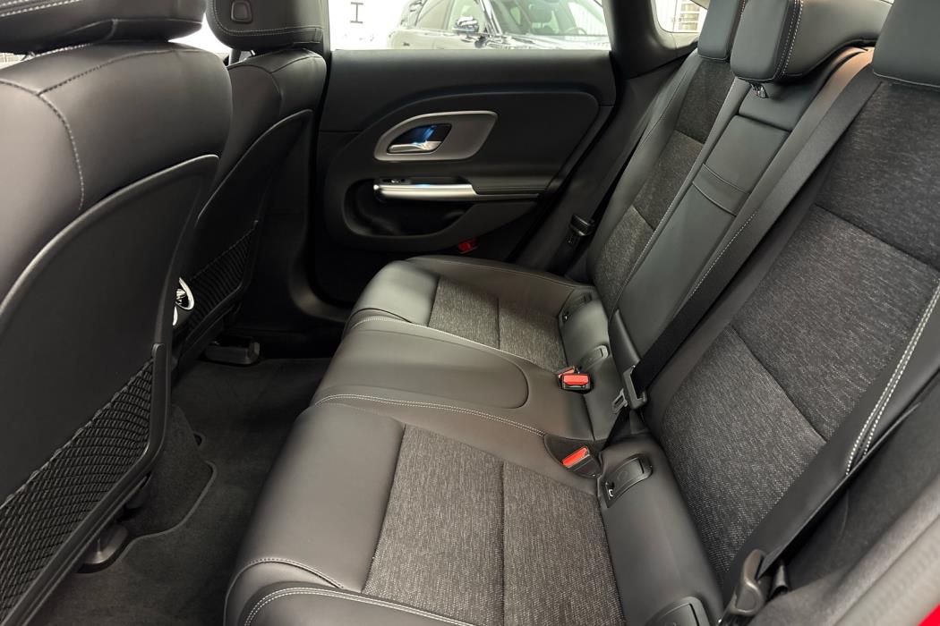 MERCEDES-BENZ CLA 2025