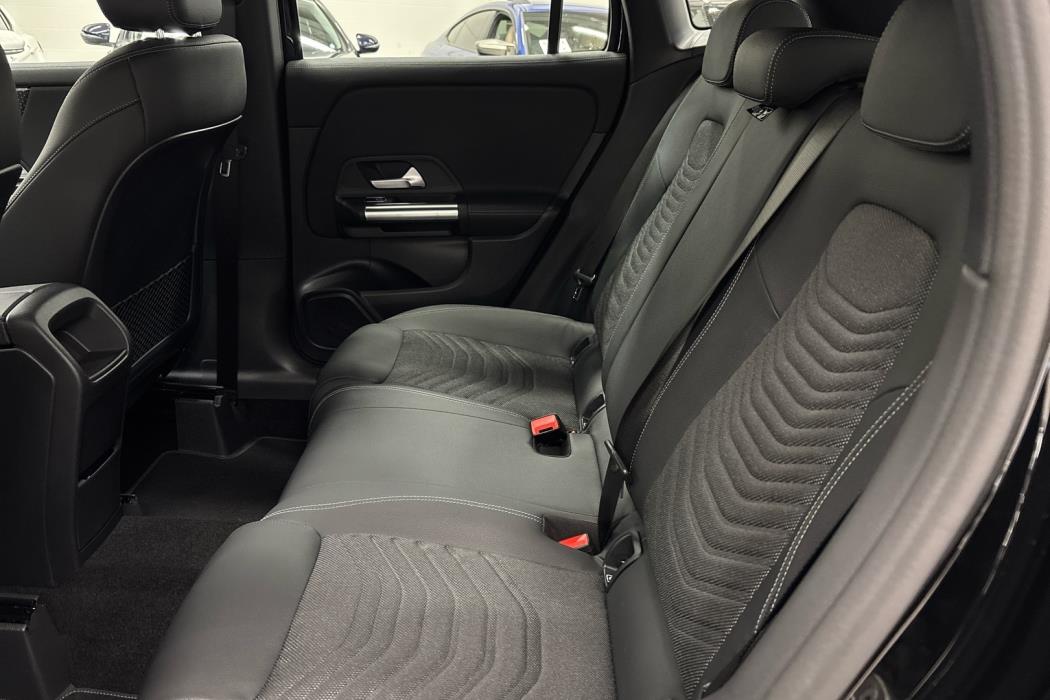 MERCEDES-BENZ GLA 2024