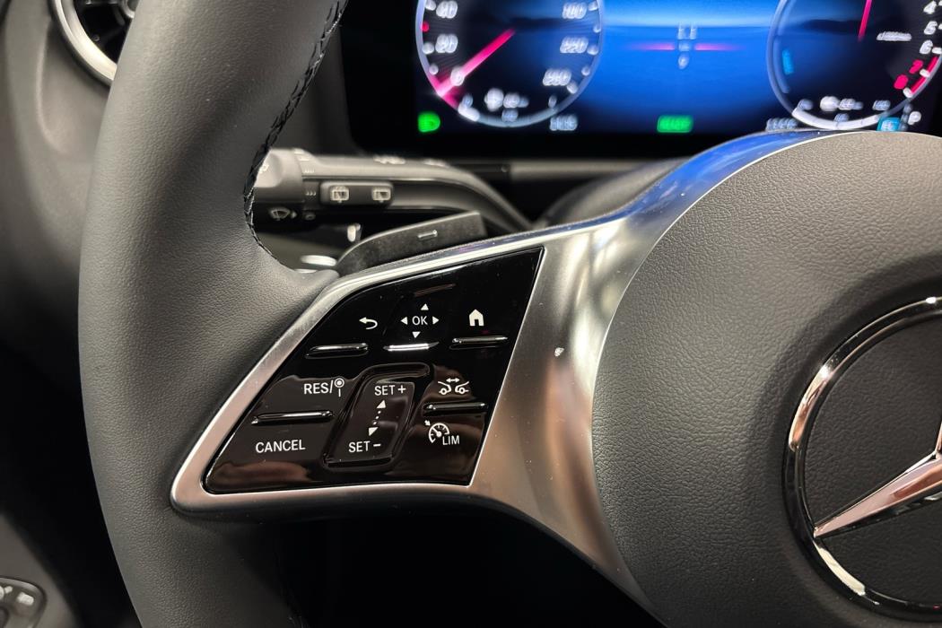 MERCEDES-BENZ GLA 2024