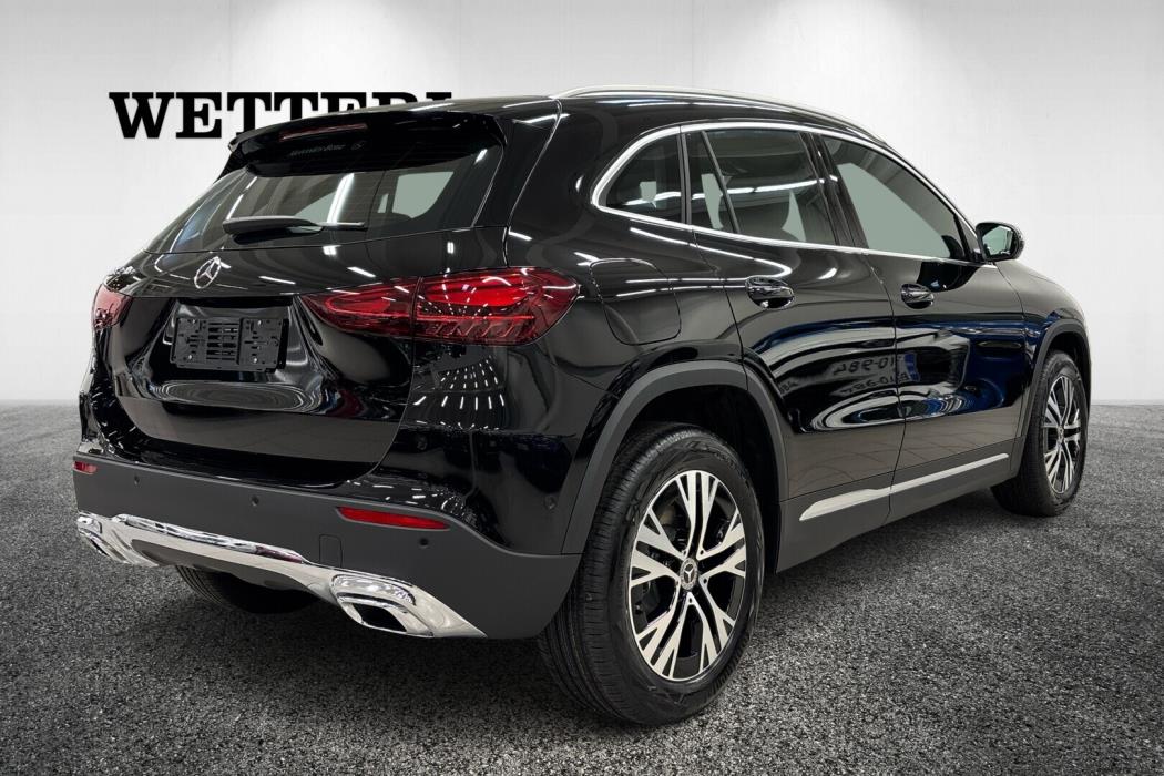 MERCEDES-BENZ GLA 2024