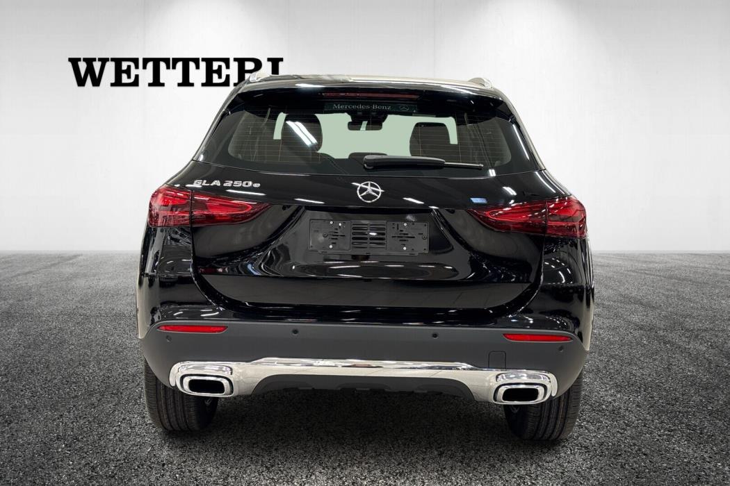 MERCEDES-BENZ GLA 2024