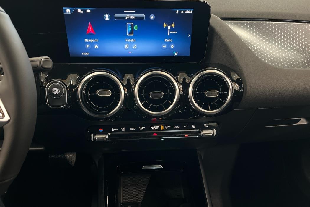 MERCEDES-BENZ GLA 2026