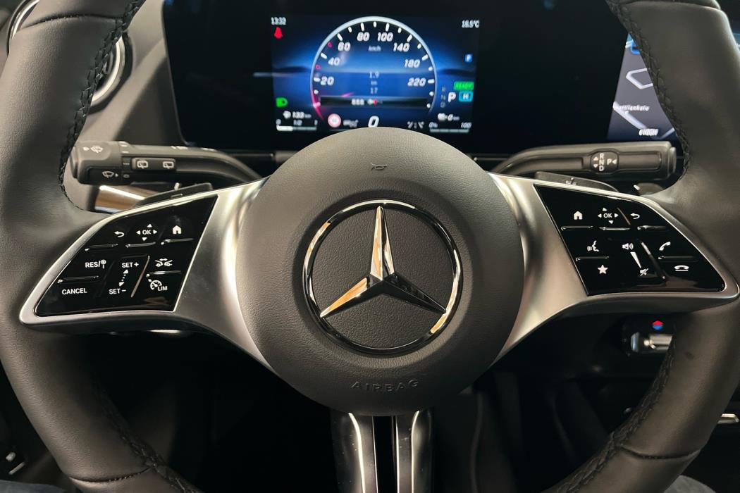 MERCEDES-BENZ GLA 2026