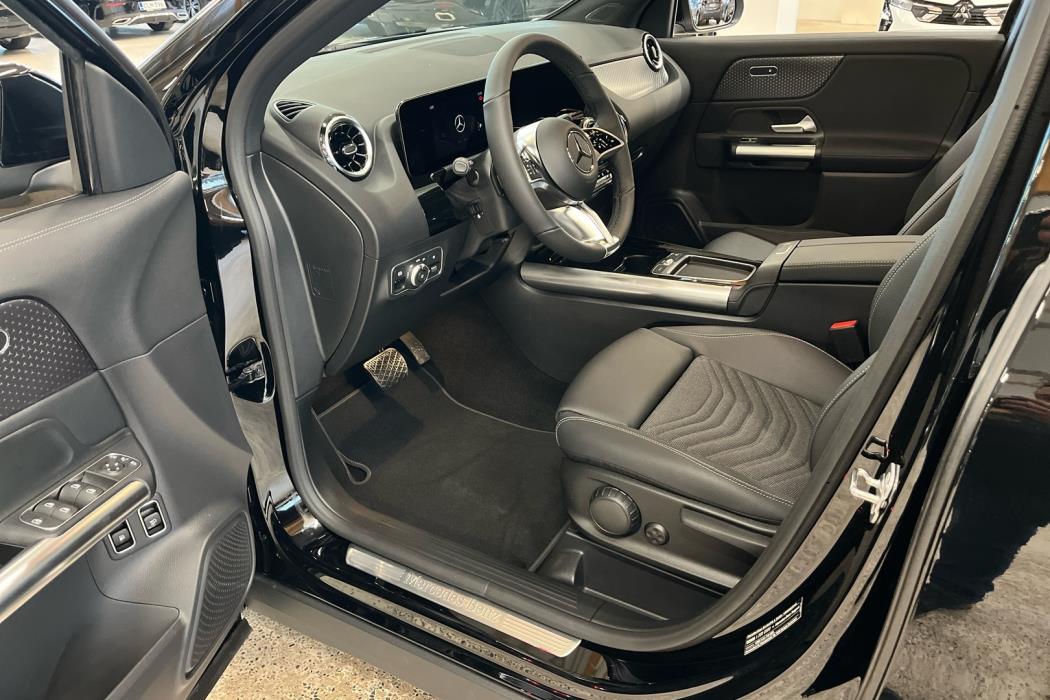 MERCEDES-BENZ GLA 2026