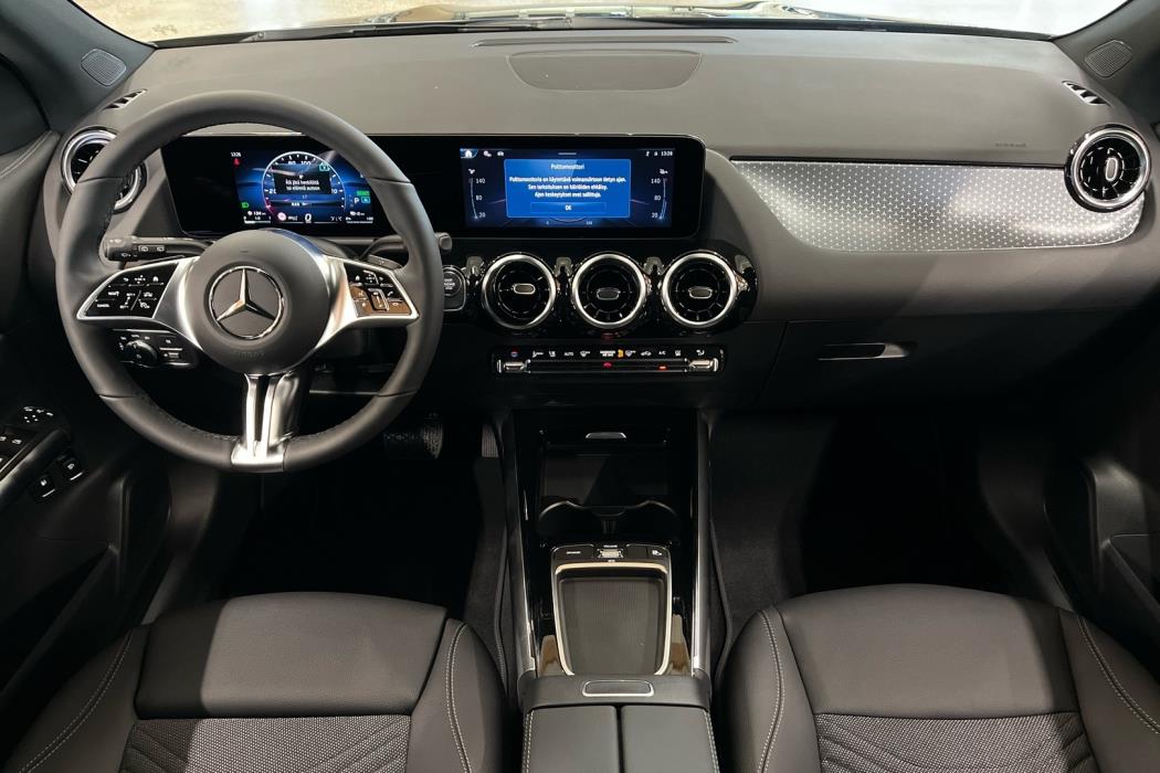 MERCEDES-BENZ GLA 2026