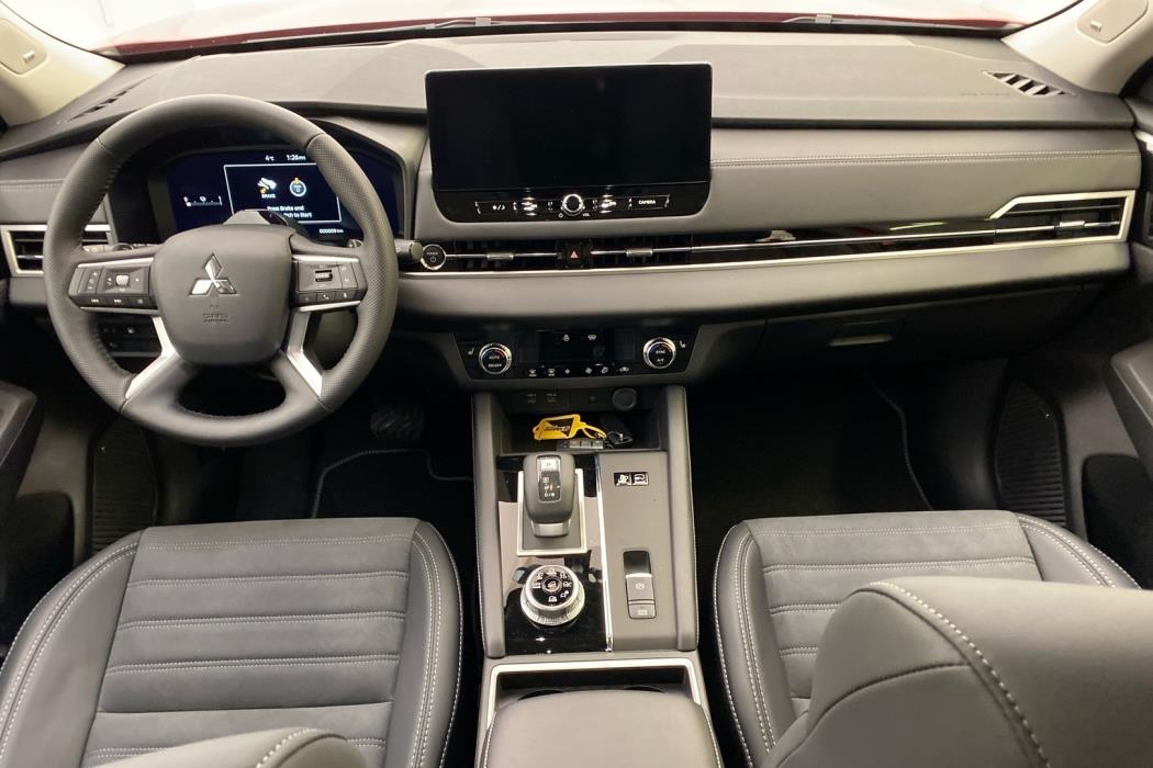 MITSUBISHI Outlander 2026