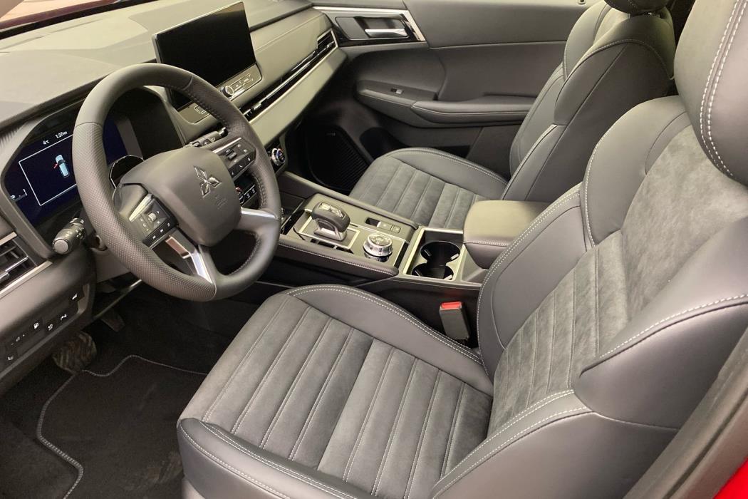 MITSUBISHI Outlander 2026
