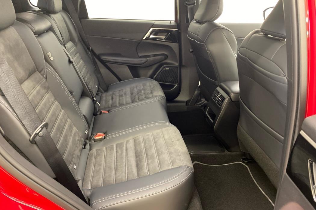 MITSUBISHI Outlander 2026