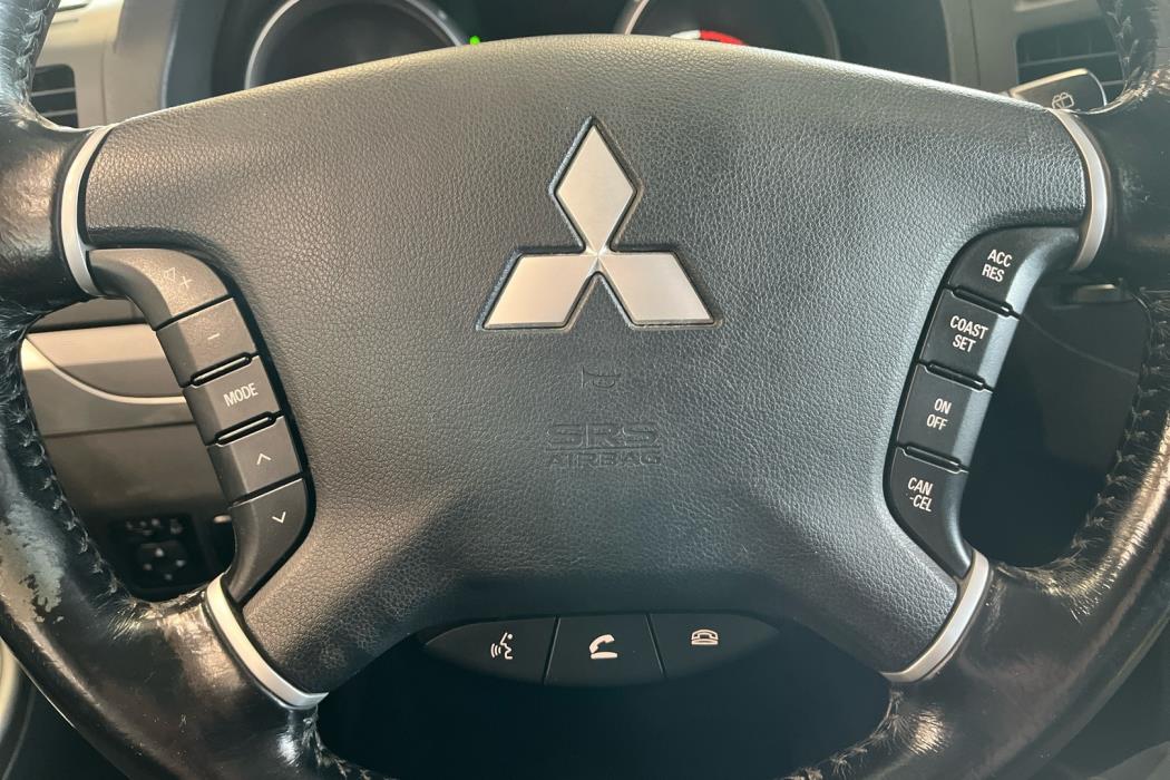 MITSUBISHI Pajero 2015