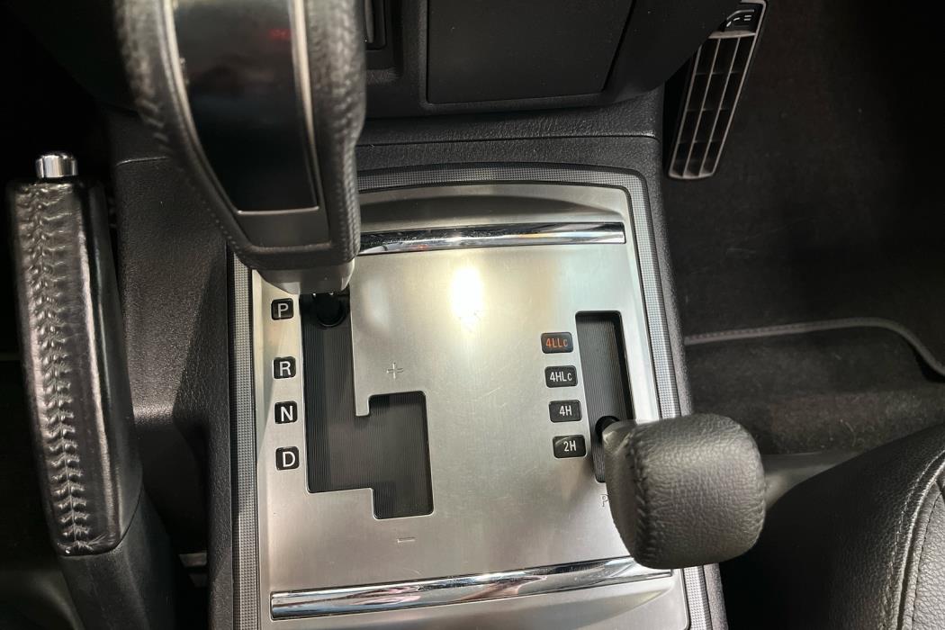 MITSUBISHI Pajero 2015