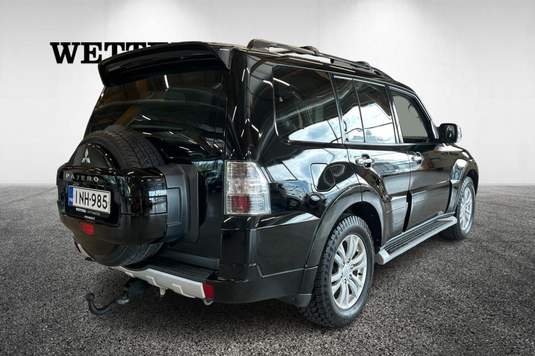 MITSUBISHI Pajero 2015