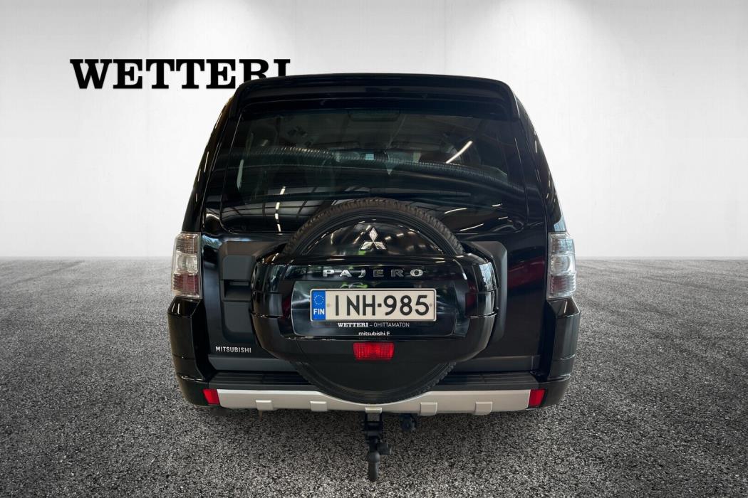 MITSUBISHI Pajero 2015