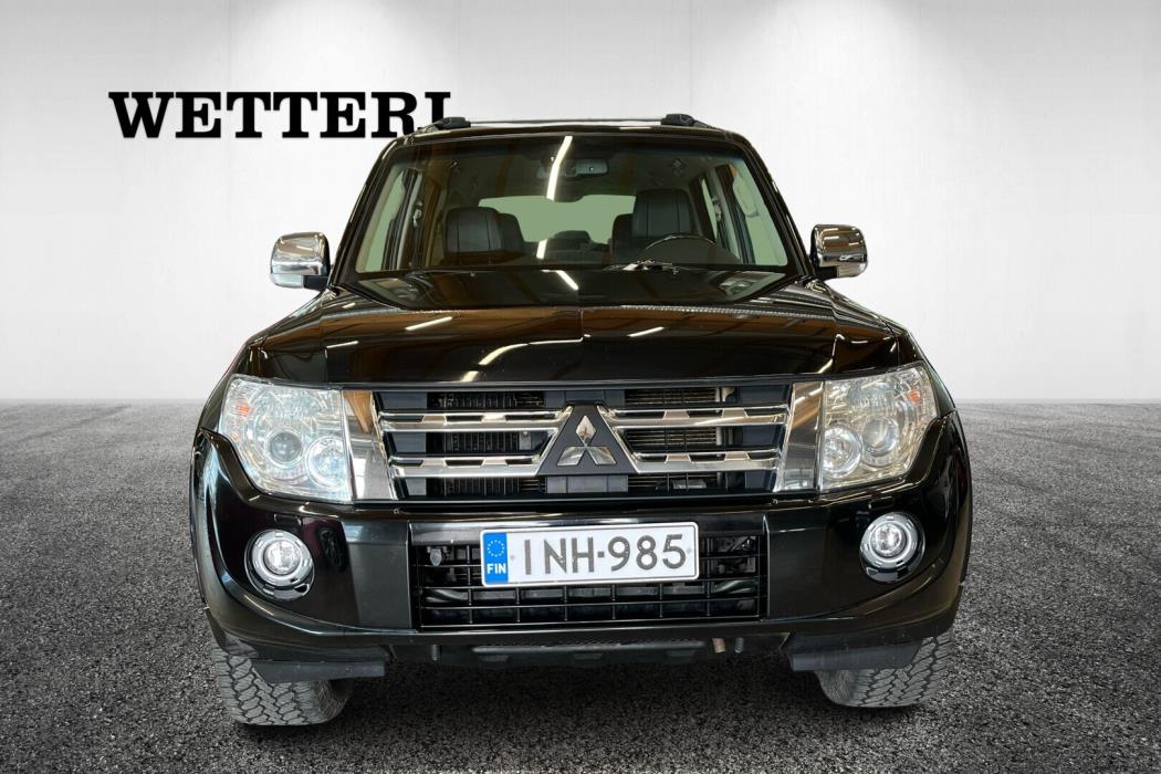 MITSUBISHI Pajero 2015