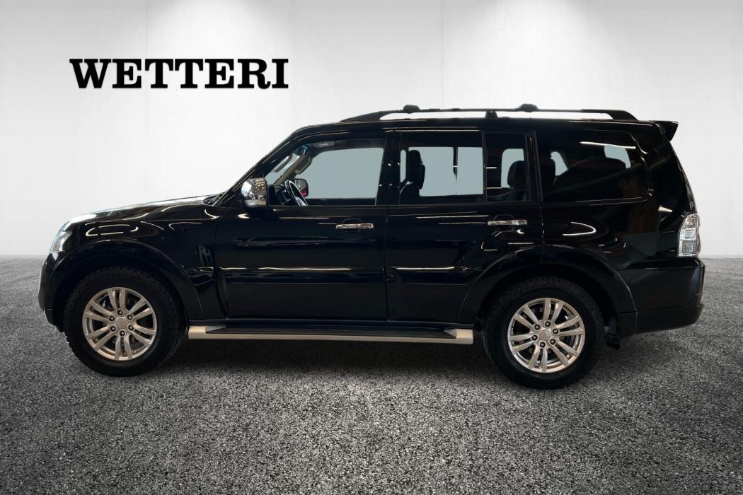 MITSUBISHI Pajero 2015