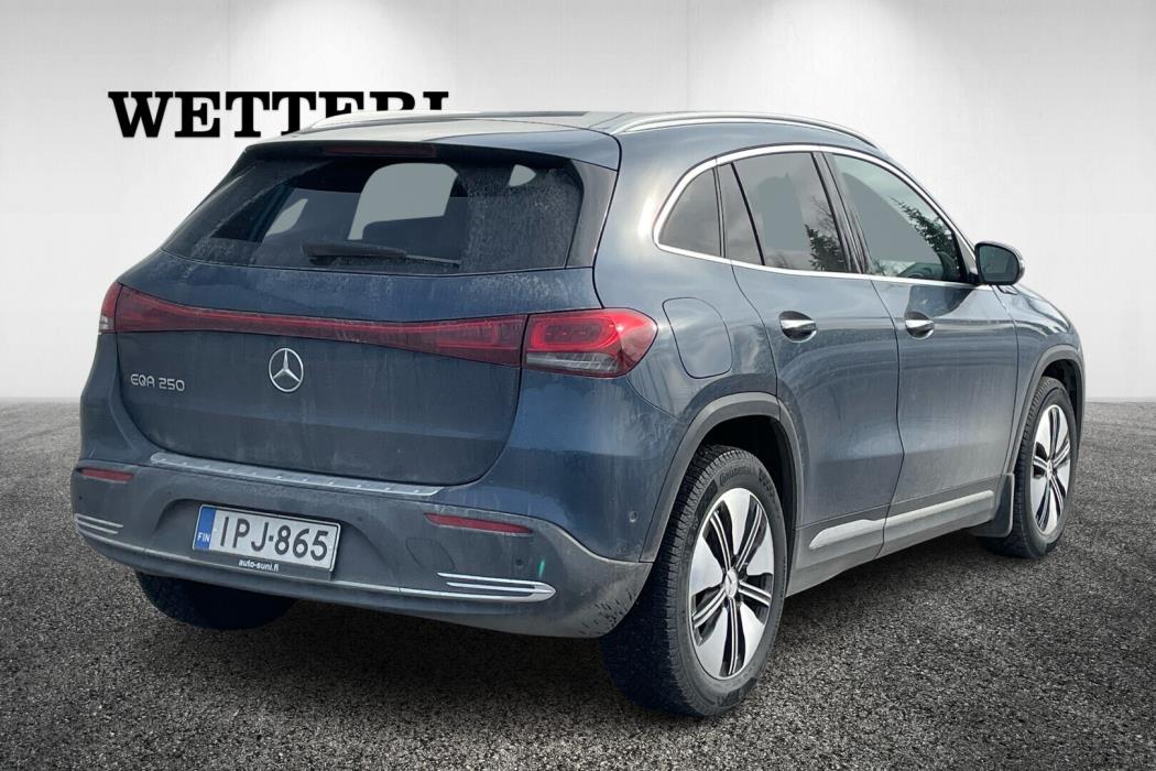 MERCEDES-BENZ EQA 2022