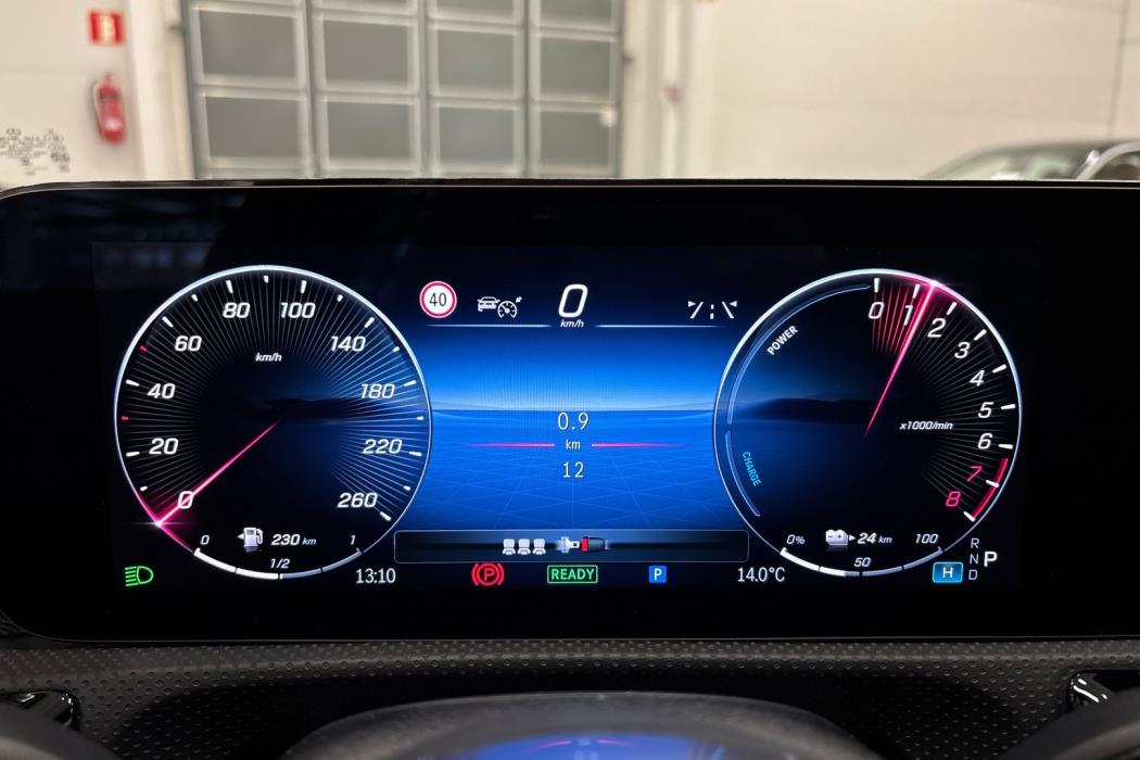 MERCEDES-BENZ CLA 2025