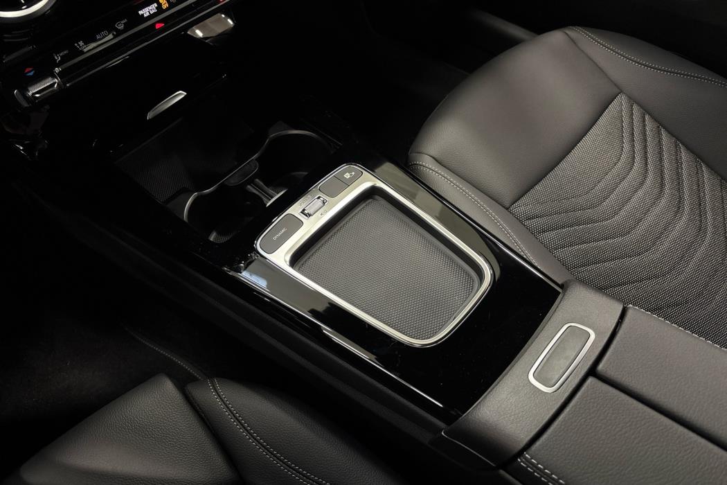 MERCEDES-BENZ CLA 2025