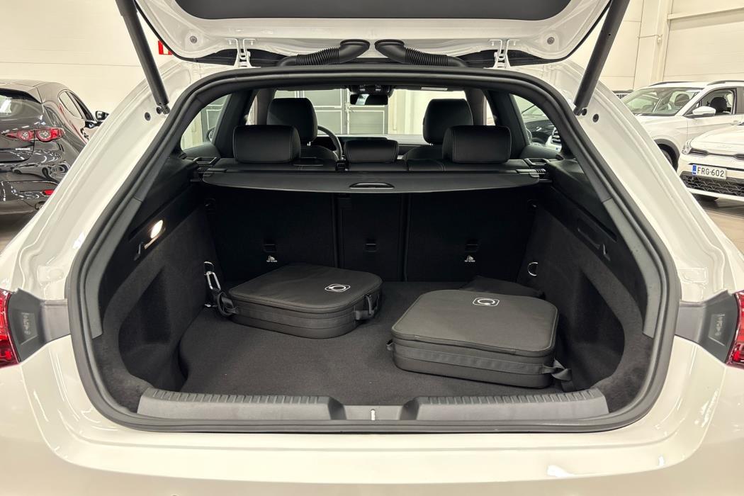 MERCEDES-BENZ CLA 2025